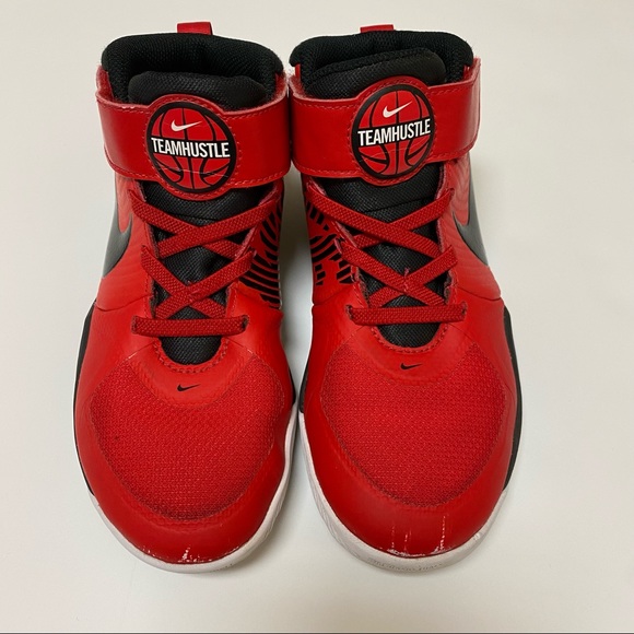 Nike Team Hustle Red Sneakers Kids Boys Sz 2Y - Picture 3 of 8